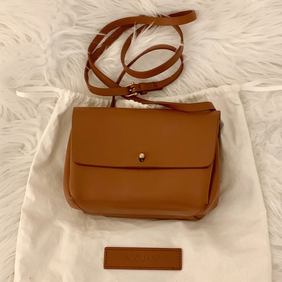 Aritzia Handbags - Aritzia auxiliary Micro Dalen leather crossbody